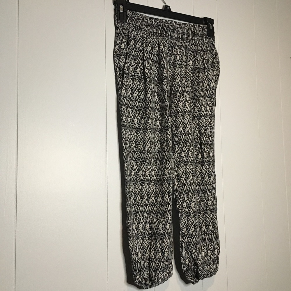 Eye Candy 100% rayon chevron capris EUC